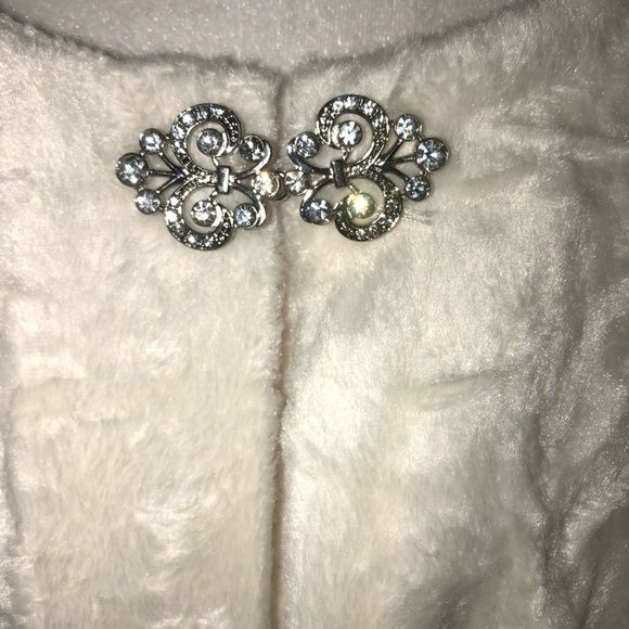 Koret size Large winter white jacket with beautiful clasp fully lined EUC - Picture 2 of 5